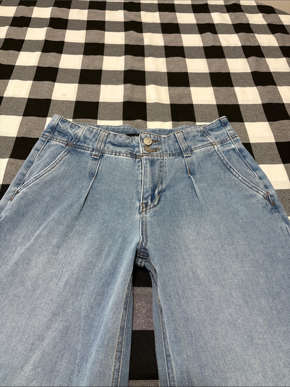 BCBGeneration Pleated High rise 2 Button Wide Leg Jeans Size 3/26 x 31 Stretch - Picture 3 of 10